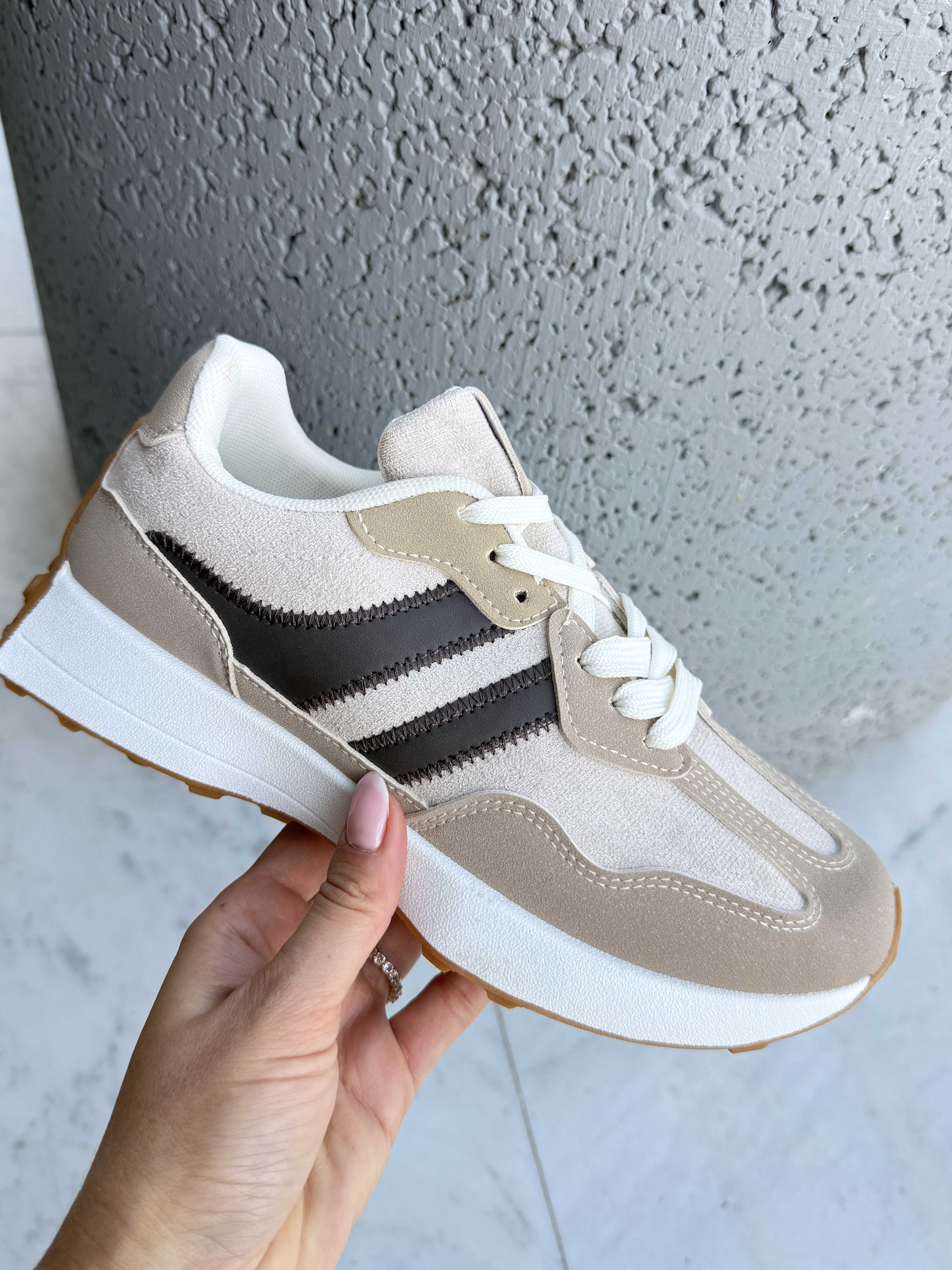 Elva – Sneakers med mocka-look och vit sula